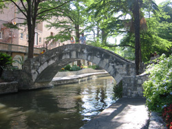 San Antonios Riverwalk er fyldt med små hyggelige kroge og broer.